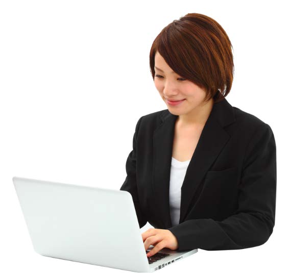 女性がパソコンを操作している写真